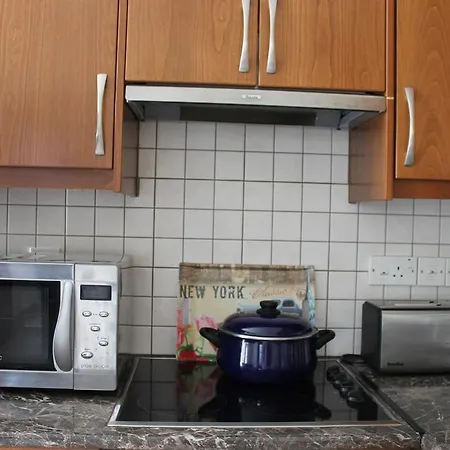 The Address - One Bedroom Flat לרנקה